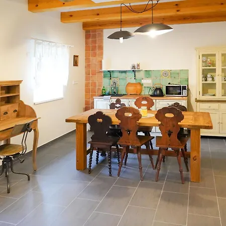 Skelna Hut Apartament *